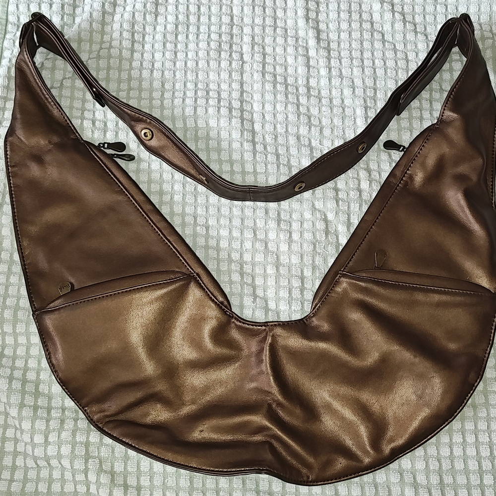 SASH BAG excellent condition Bikini Bronze faux leather Crossbody